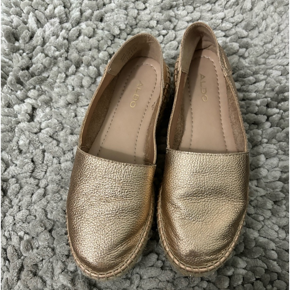 Aldo gold leather espadrille platforms. Size 7.